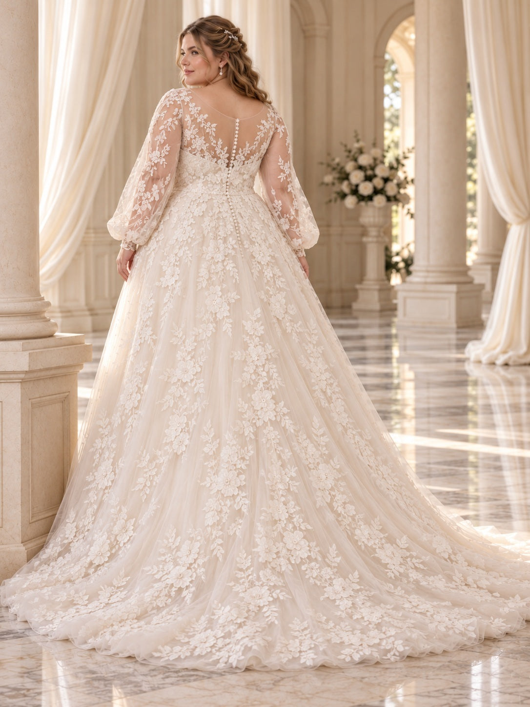 Robe de mariée grande taille coupe trapèze, à manches longues, avec appliques florales, encolure bateau et manches évêque