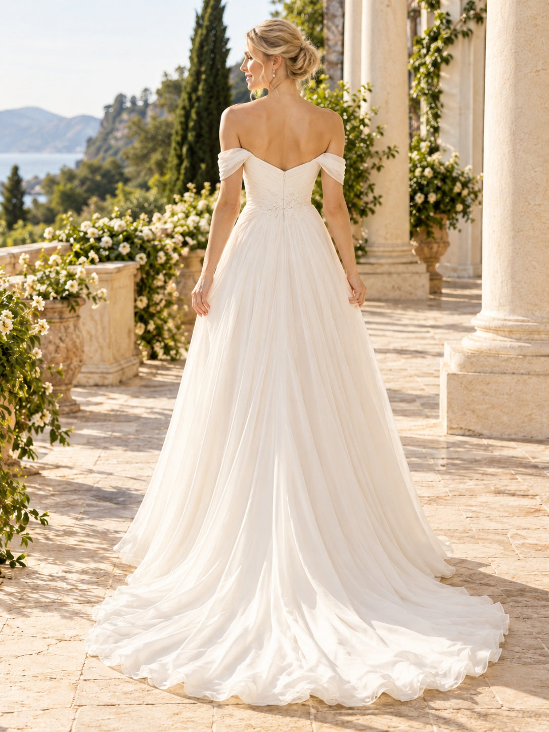 Schlichtes, romantisches A-Linien-Brautkleid aus Chiffon mit schulterfreiem Ausschnitt, herzförmigem Dekolleté, Drapierung, Rüschen und Schleppsaum