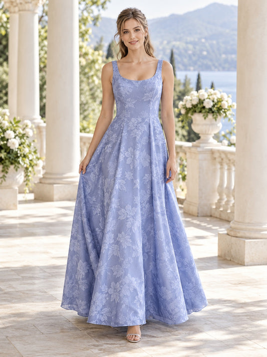 Elegantes, bodenlanges Brautjungfernenkleid in Periwinkle mit floralem Jacquardmuster, Rundhalsausschnitt und plissiertem Rock