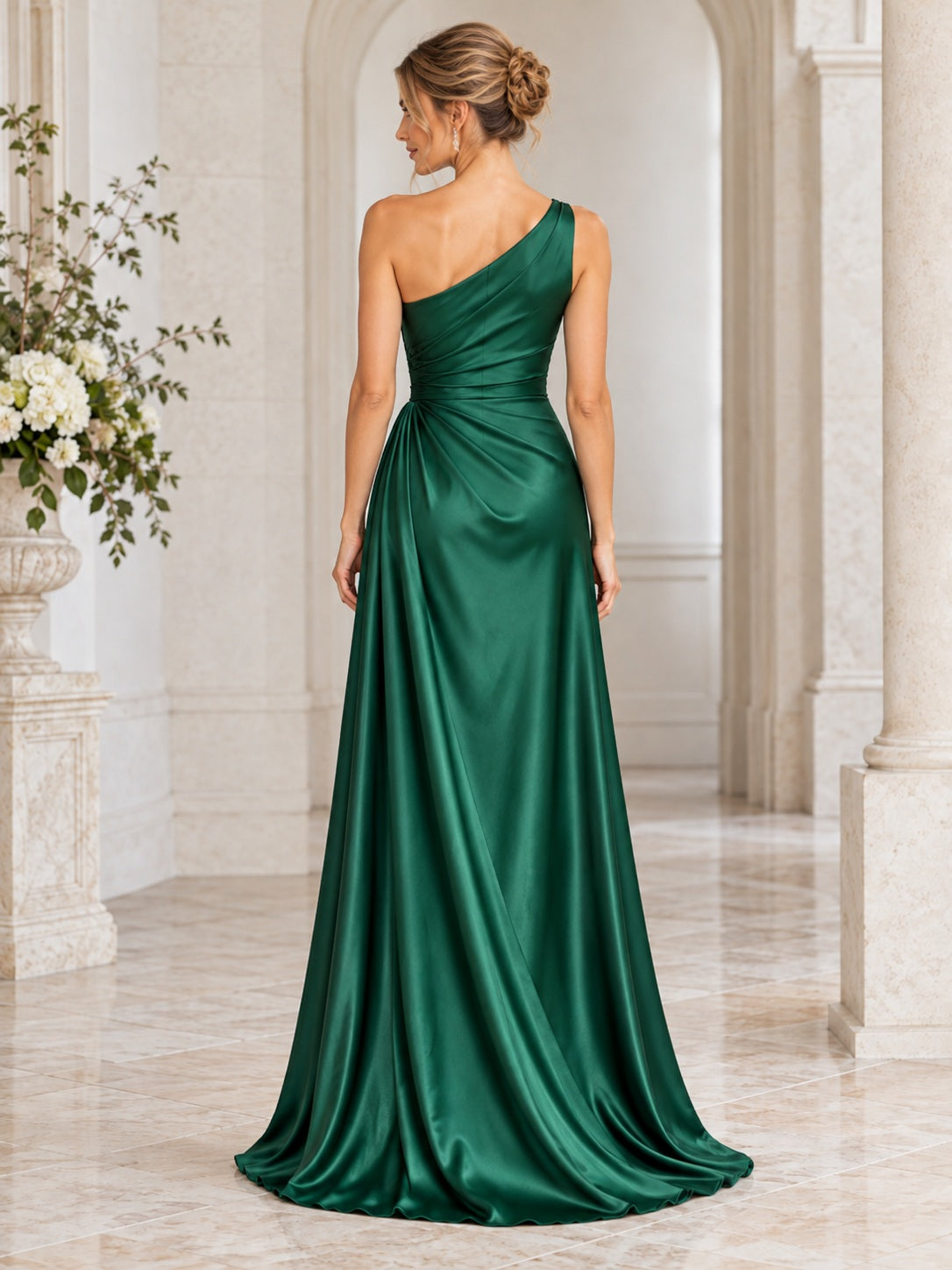 Robe de demoiselle d'honneur longue en satin vert, asymétrique à une épaule, fourreau, drapée et froncée sur le côté