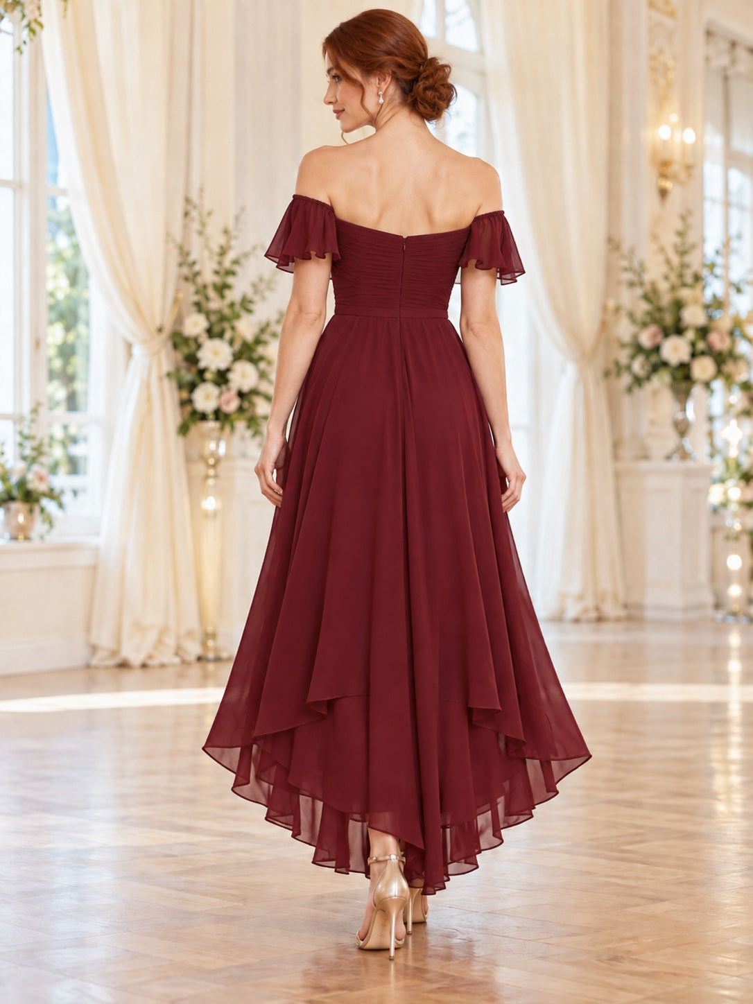Burgunderrotes, schulterfreies A-Linien-Brautjungferkleid aus Chiffon mit herzförmigem Ausschnitt, Stufen und Rüschen sowie asymmetrischem Saum