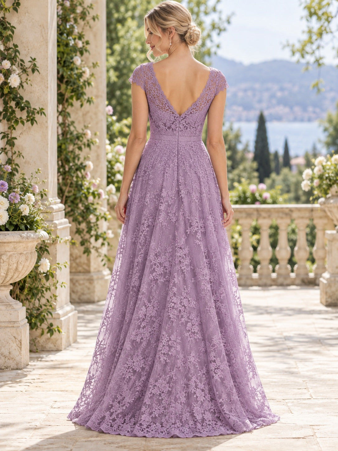 Robe de demoiselle d'honneur longue trapèze plissée en dentelle florale lavande à col en V et mancherons