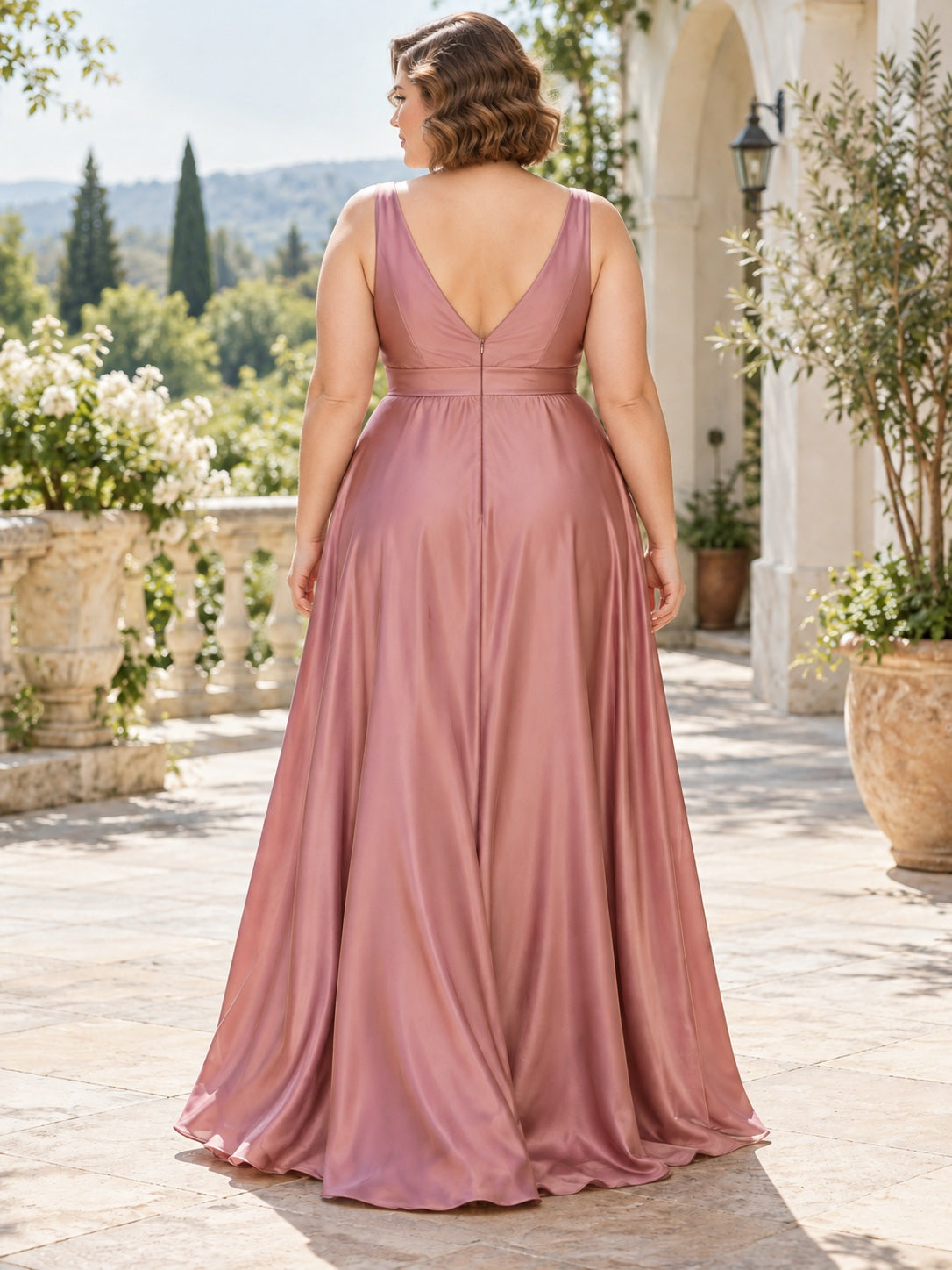 Robe de demoiselle d'honneur grande taille longue en satin froncé à col en V vieux rose