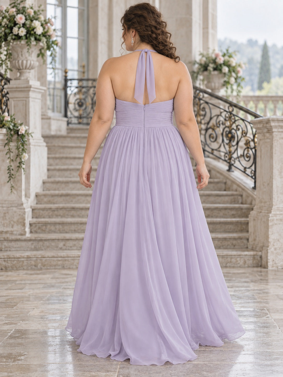 Robe de demoiselle d'honneur grande taille longue en mousseline froncée lavande à col montant dos nu