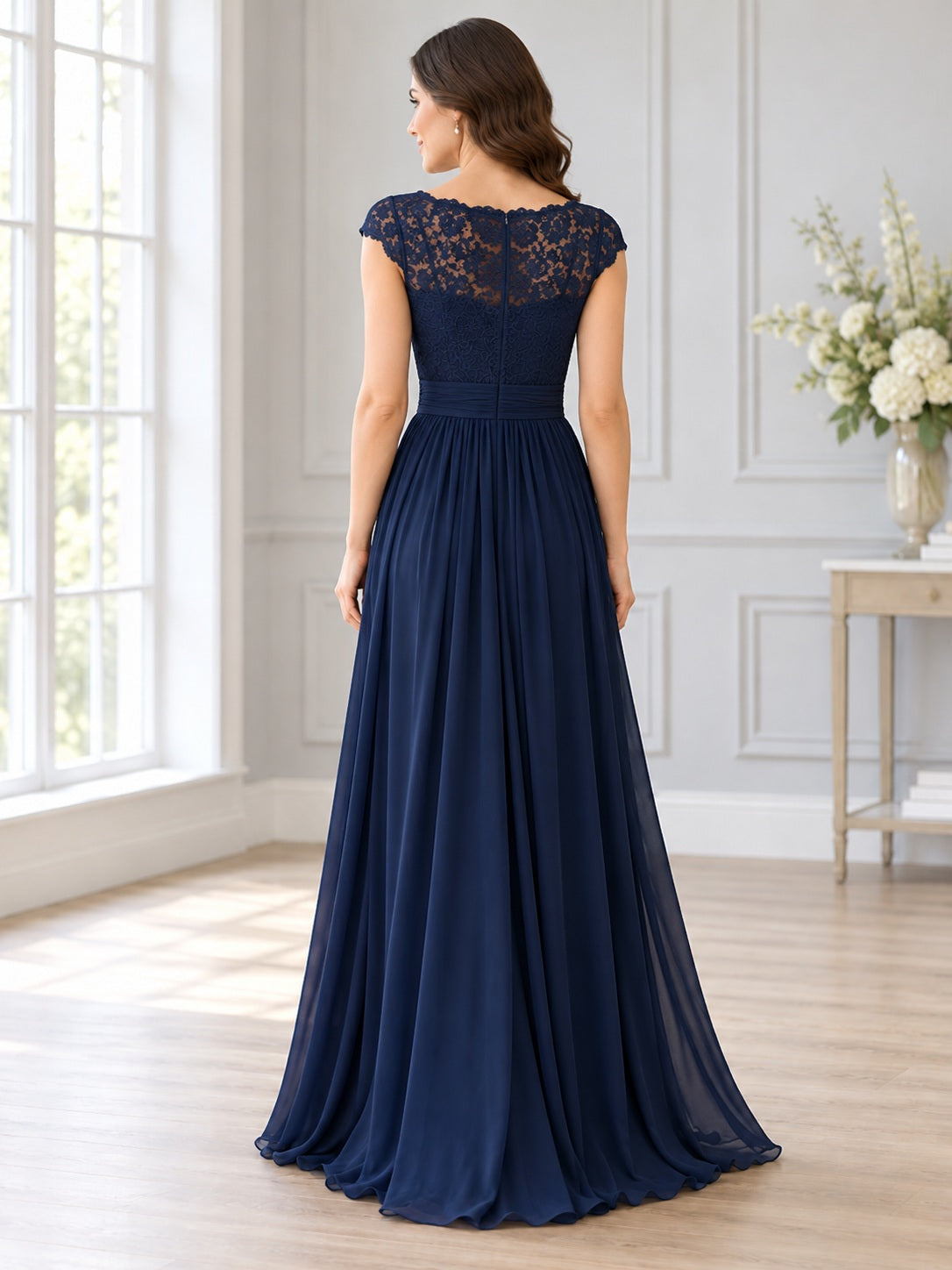 Vestido de dama de honor de encaje y gasa en azul marino oscuro, línea A, escote redondo cerrado, manga corta y largo hasta el suelo