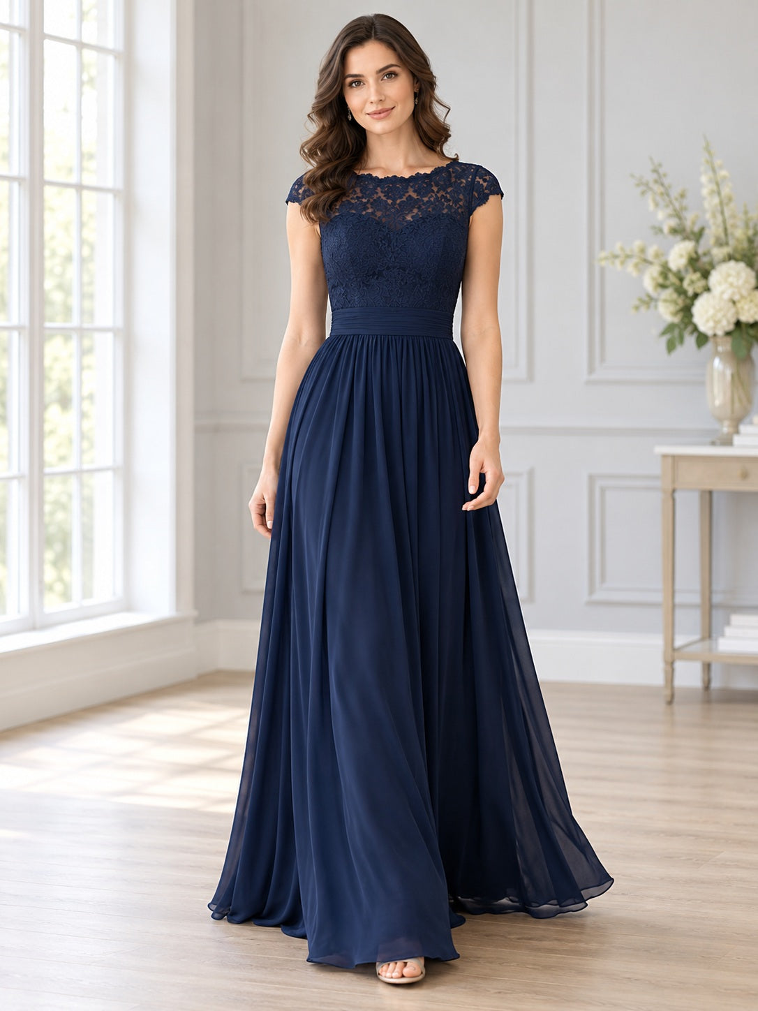 Vestido de dama de honor de encaje y gasa en azul marino oscuro, línea A, escote redondo cerrado, manga corta y largo hasta el suelo