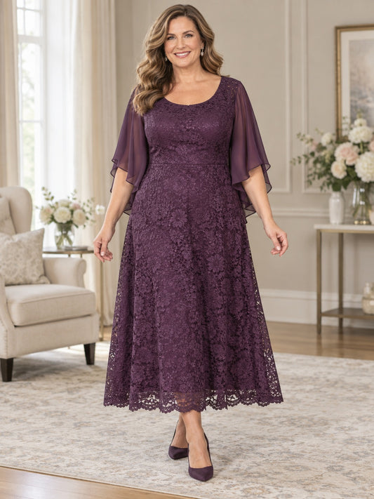 Robe de cérémonie grande taille mi-longue prune à encolure ronde, manches papillon et dentelle florale évasée