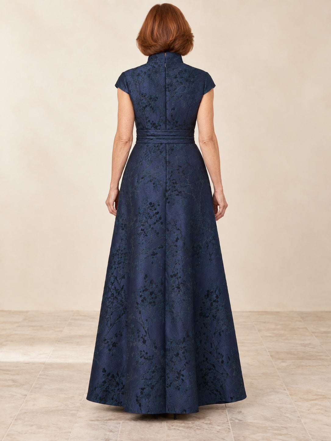 Robe Maman Modeste en Jacquard Botanique Bleu Marine à Manches Cap et Taille Plissée