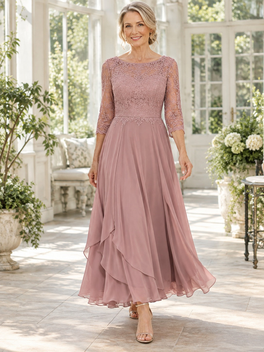 Vestido para madre de la novia o del novio de encaje y gasa en rosa antiguo, línea A, escote barco, manga tres cuartos y largo al tobillo