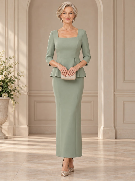 Robe mère du marié sobre et simple en crêpe sauge, à encolure carrée, manches trois-quarts et bas péplum