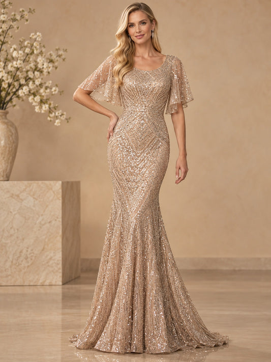 Vestido de noche de lentejuelas en champán, corte sirena, escote redondo, manga corta y cola corta