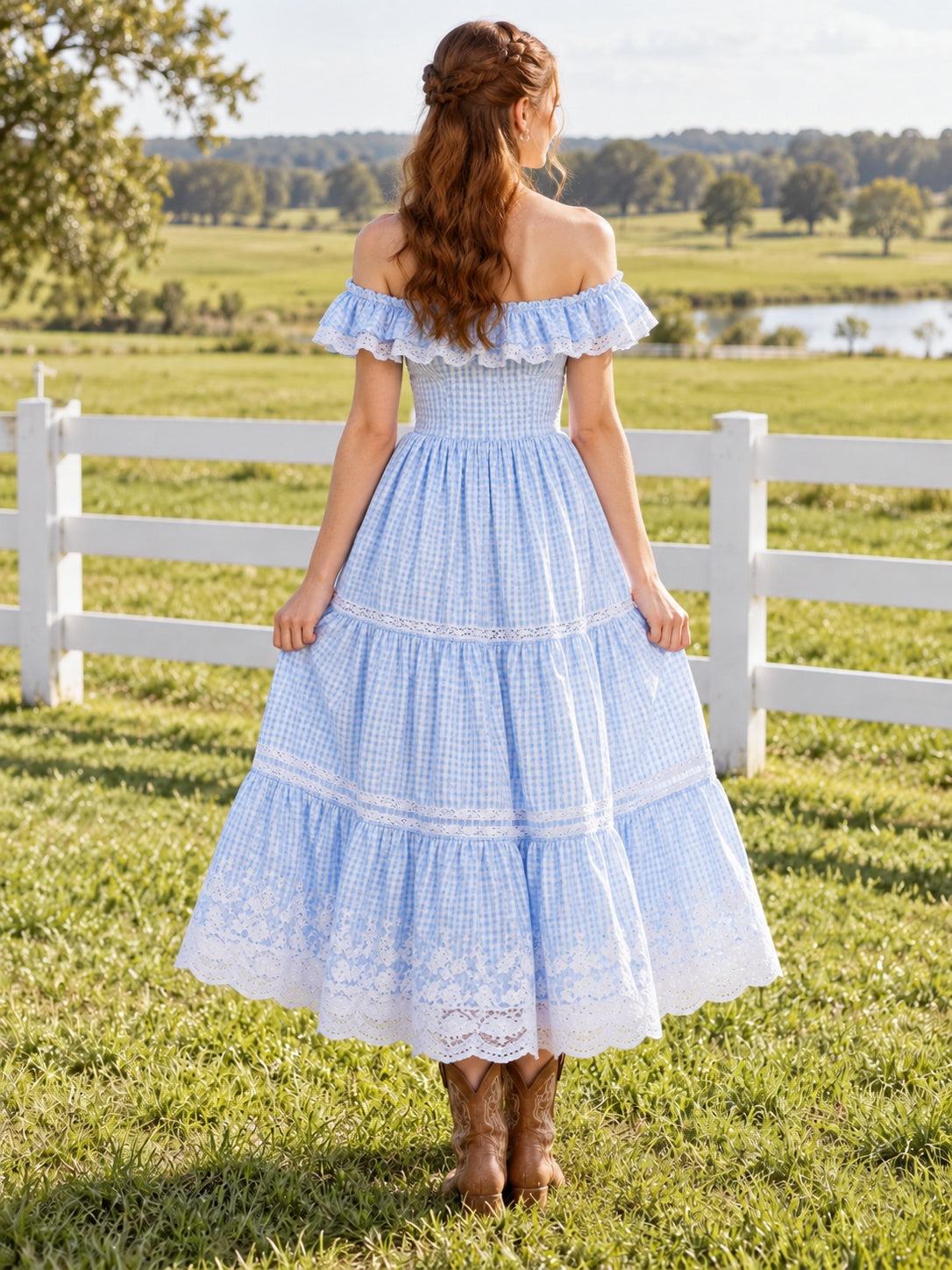 Himmelblaues, schulterfreies, gerüschtes Partykleid im Landhausstil mit Vichy-Karo und Teelänge