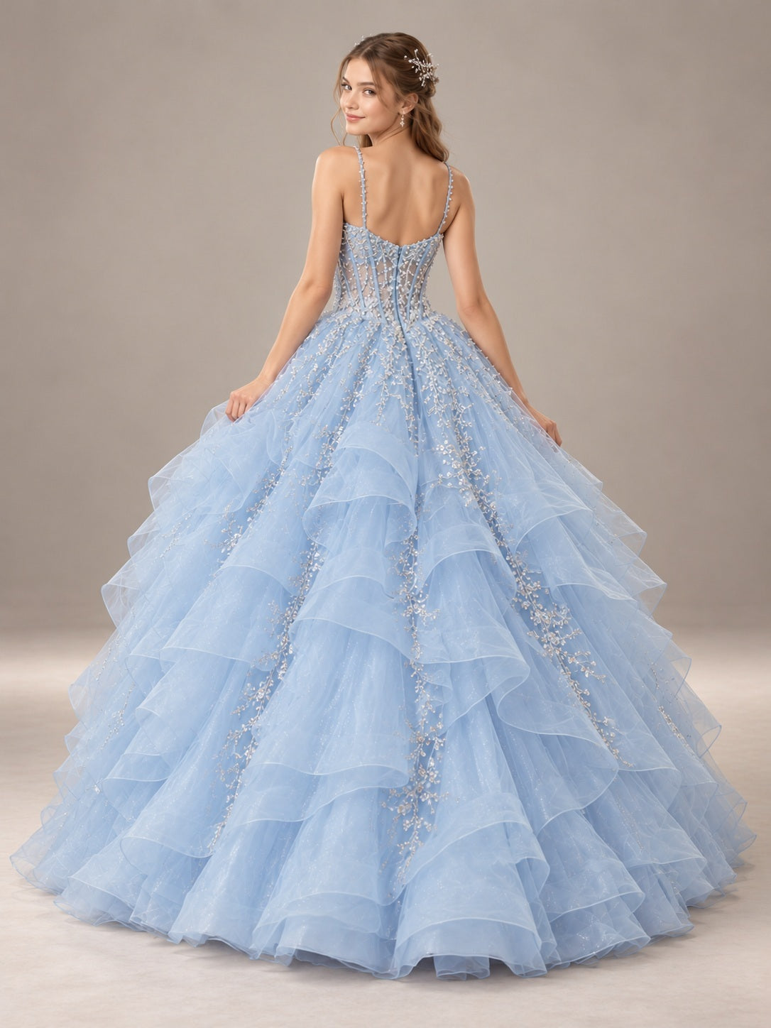 Blaues, florales Quinceañera-Ballkleid mit herzförmigem, perlenbesetztem Spaghettiträger-Oberteil und kaskadierendem Organza-Rock