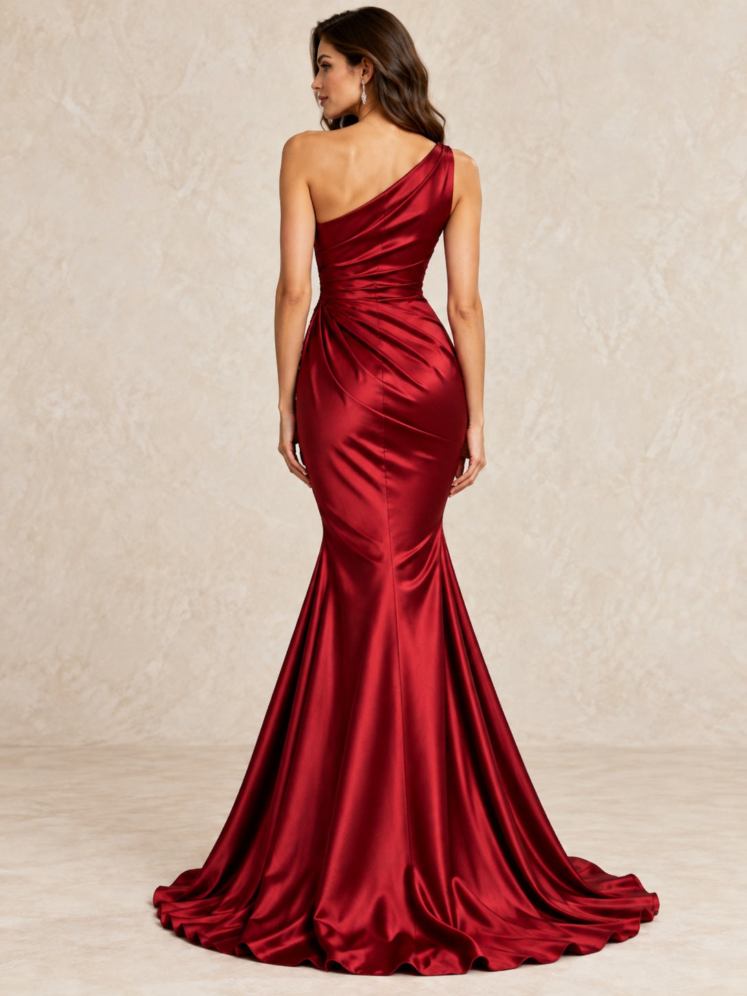 Langes rotes Meerjungfrauen-Abendkleid aus Satin mit One-Shoulder-Ausschnitt und Raffungen