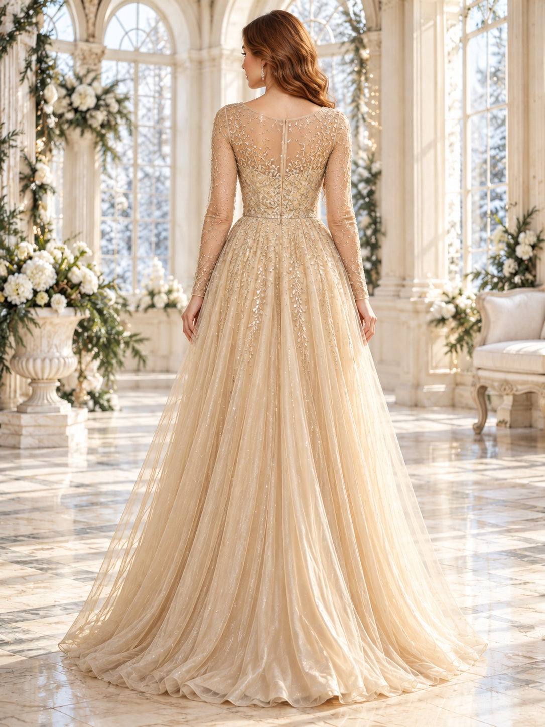 Champagnerfarbenes, figurbetontes A-Linien-Abendkleid aus Illusions-Tüll mit langen Ärmeln, Perlenbesatz und fließendem, schmalem Schleppsaum