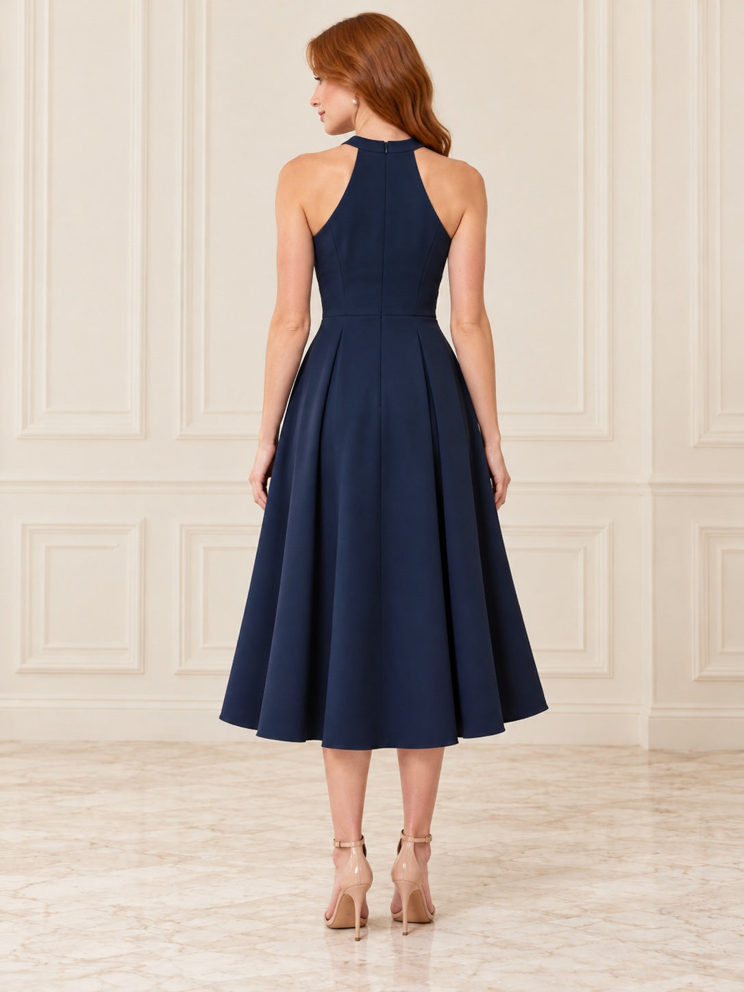 Vestido de graduación de crepé en azul marino oscuro, línea A, cuello alto, escote halter, sin mangas, largo a media pierna