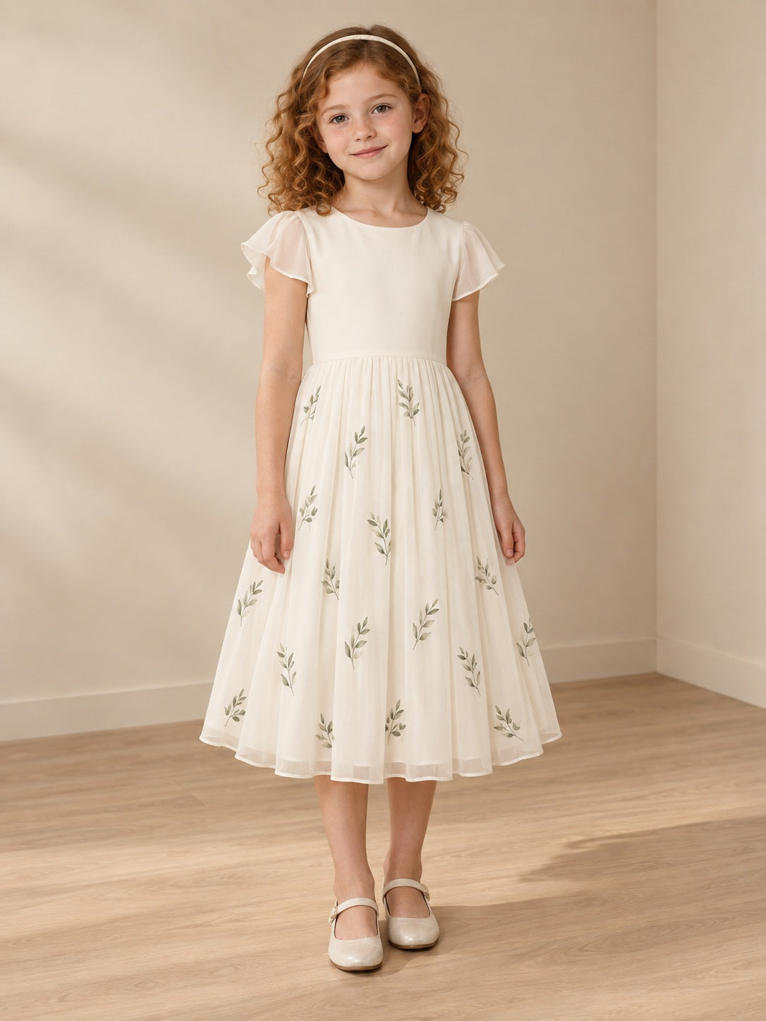Vestido de niña de arras de gasa en crema, línea A, escote redondo cerrado, manga corta y largo a media pierna