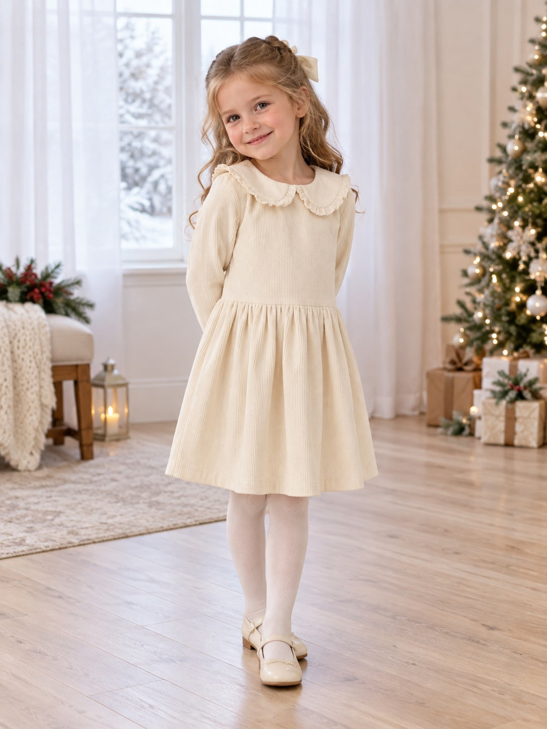 Vestido de niña de arras de pana en crema, línea A, escote redondo cerrado, manga larga y largo a la rodilla