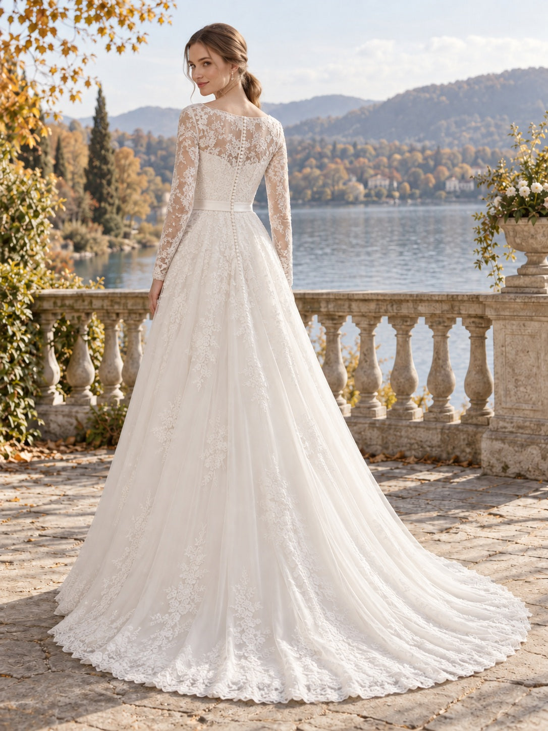 Herbst-Brautkleid mit langen Ärmeln, Spitze, dezentem Blumenmuster, A-Linie, U-Boot-Ausschnitt, figurbetont, Illusion-Rücken, fließend und mit Schleppe