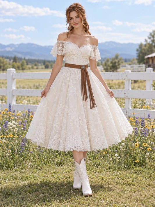 Vestido de novia de encaje en champán, línea A, escote corazón y hombros descubiertos y largo a media pierna