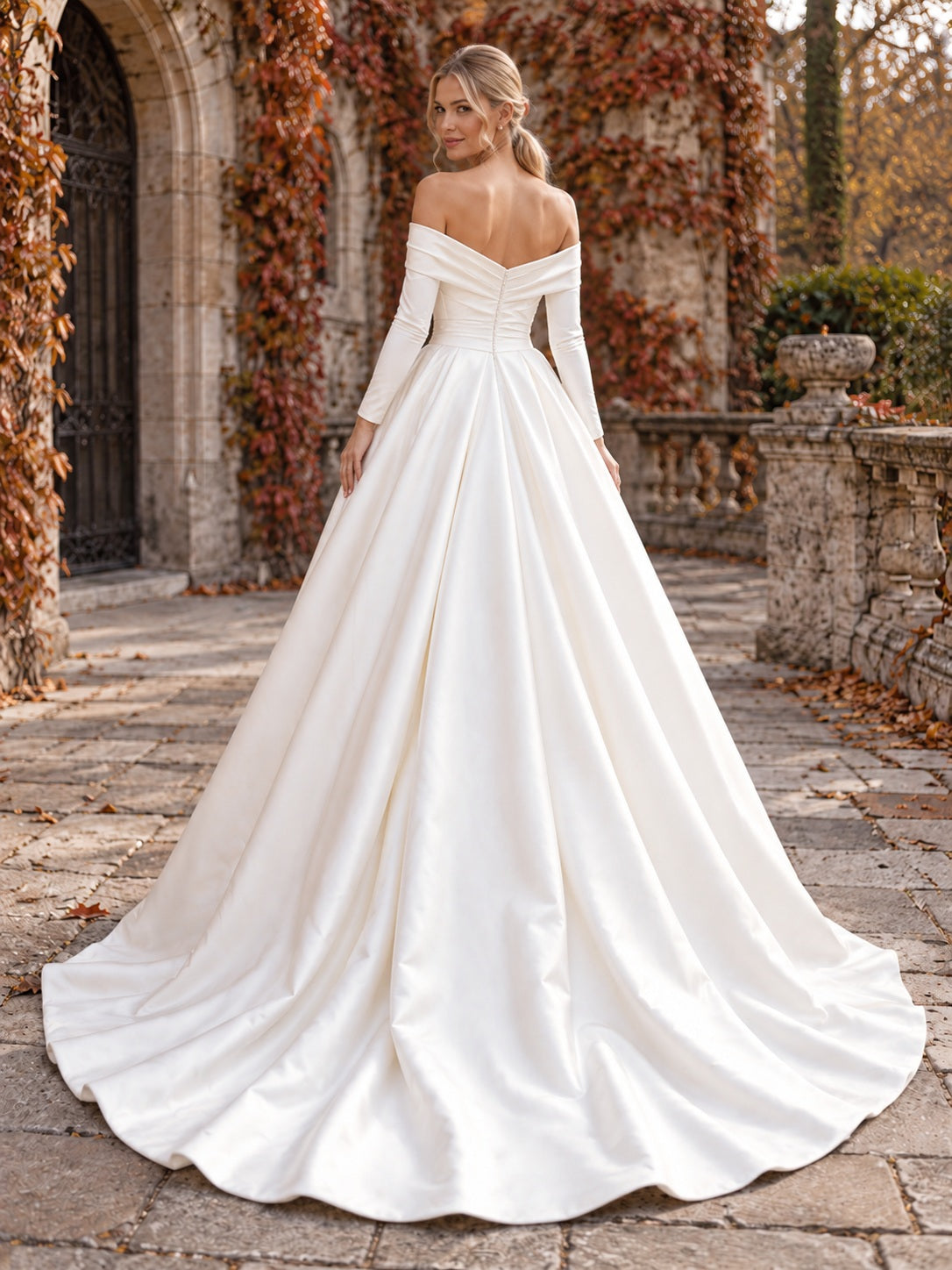 Schlichtes A-Linien-Brautkleid aus Satin mit langen Ärmeln und schulterfreiem Ausschnitt für den Herbst