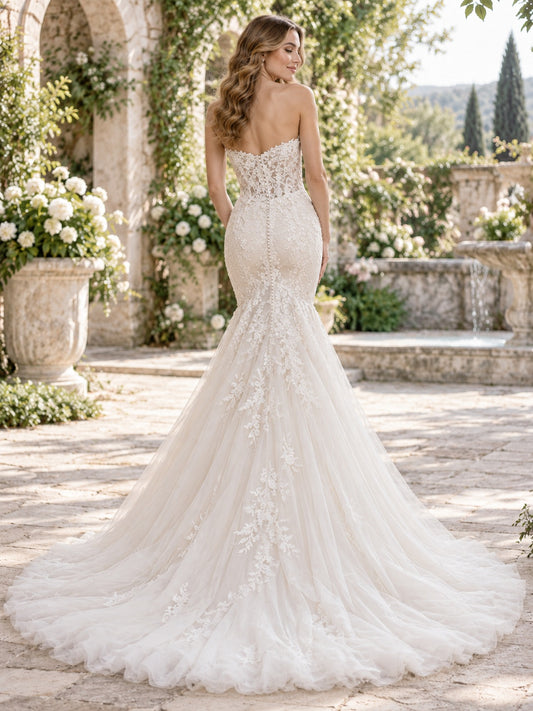 Meerjungfrau-Brautkleid mit trägerlosem, herzförmigem Illusions-Oberteil, floralem Tüll und Schleppe