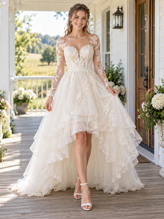 Vestido de novia de encaje y tul en marfil, línea A, escote redondo cerrado, manga larga y bajo asimétrico