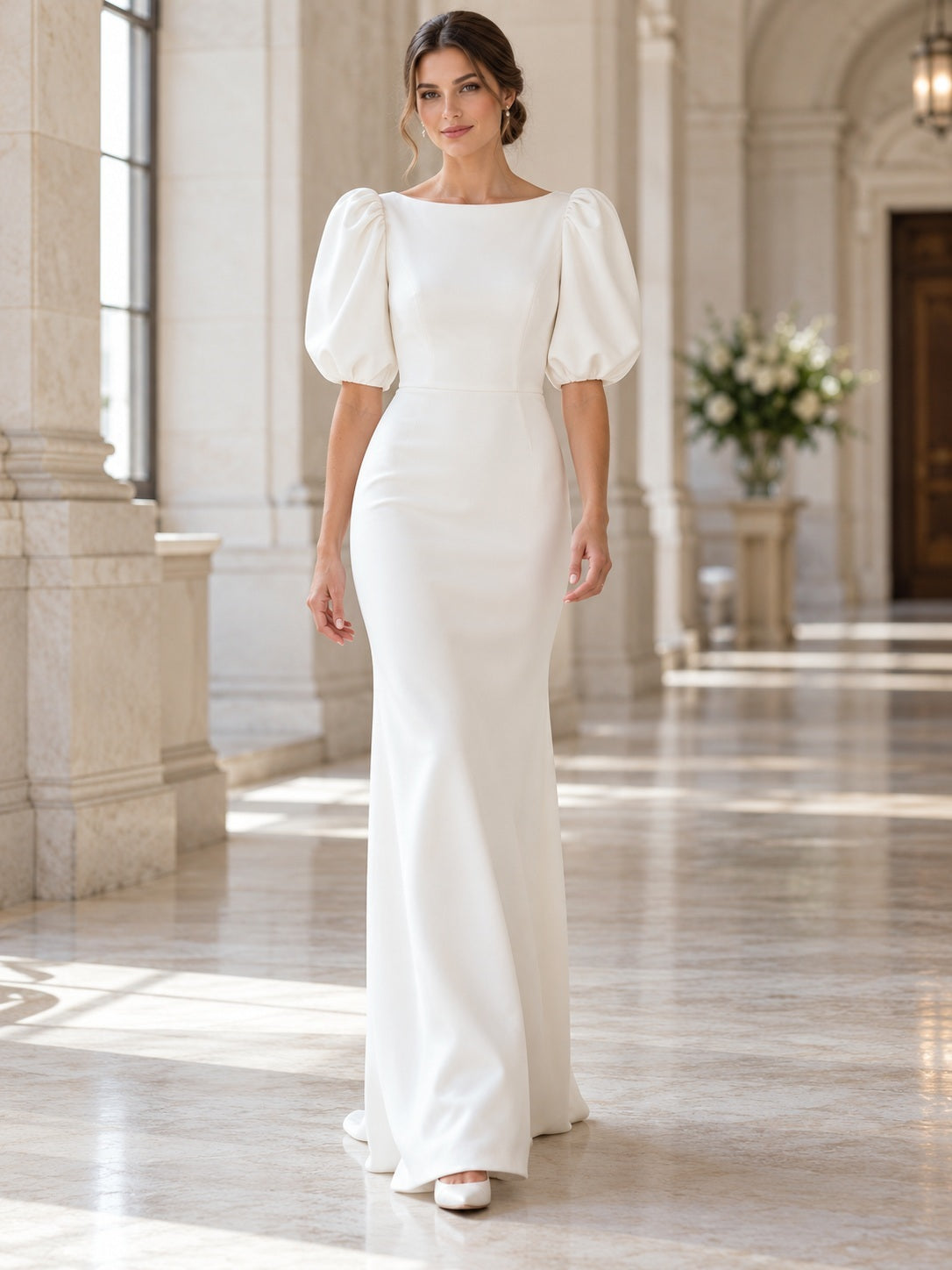 Robe de mariée civile sirène en satin, sobre et élégante, avec encolure bateau et manches mi-longues bouffantes