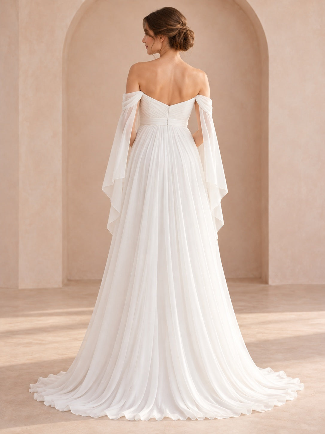 Vestido de novia premamá de gasa en marfil, corte imperio, hombros descubiertos y escote corazón, manga corta y cola corta