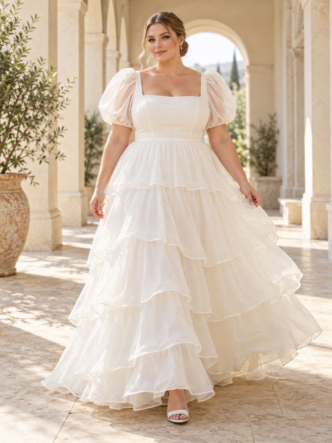 Robe de mariée grande taille trapèze en organza à encolure carrée, manches bouffantes, jupe à volants et traîne