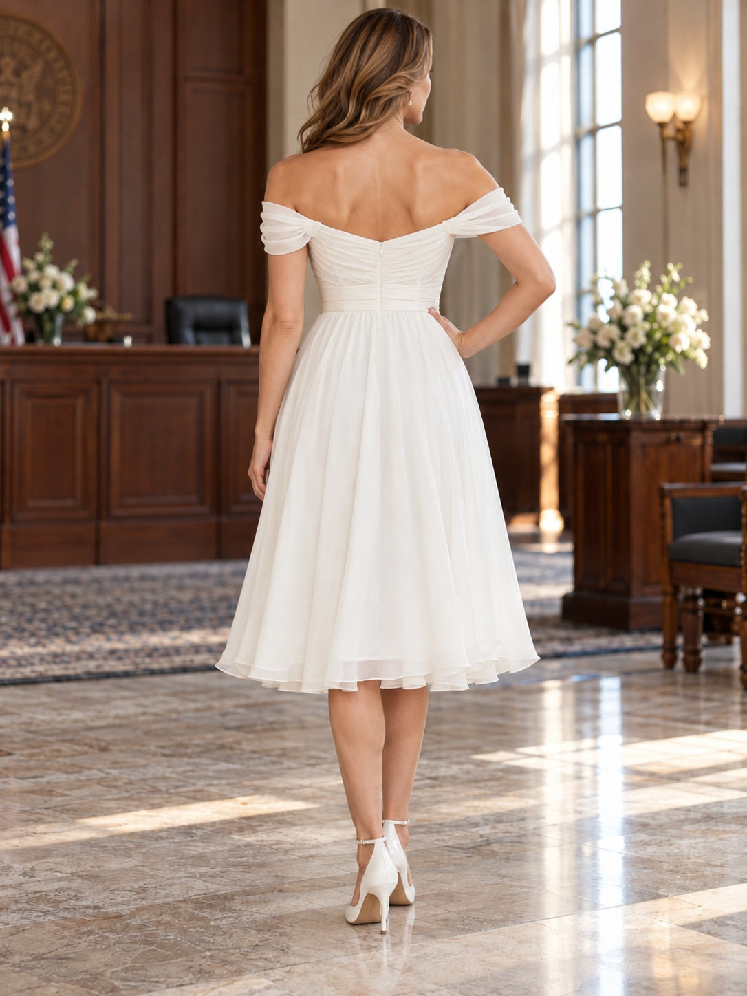 Robe de mariée Courthouse simple en mousseline froncée, longueur thé, épaules dénudées, coupe trapèze évasée