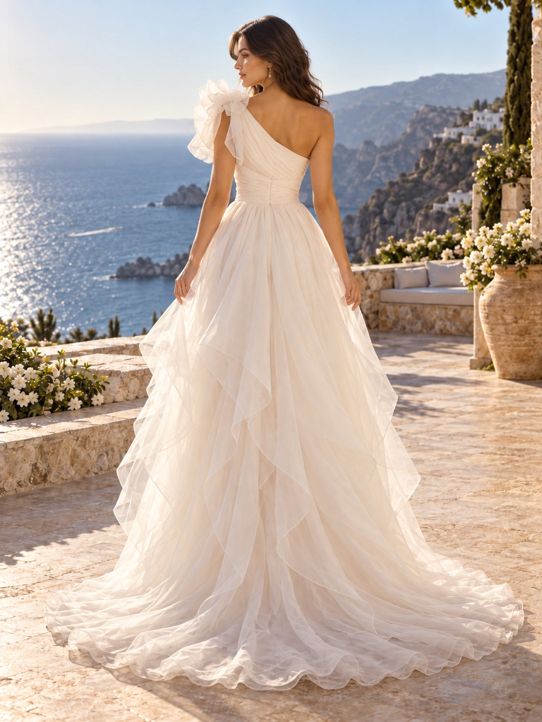 Vestido de novia de organza en marfil, línea A, un hombro, sin mangas y bajo asimétrico