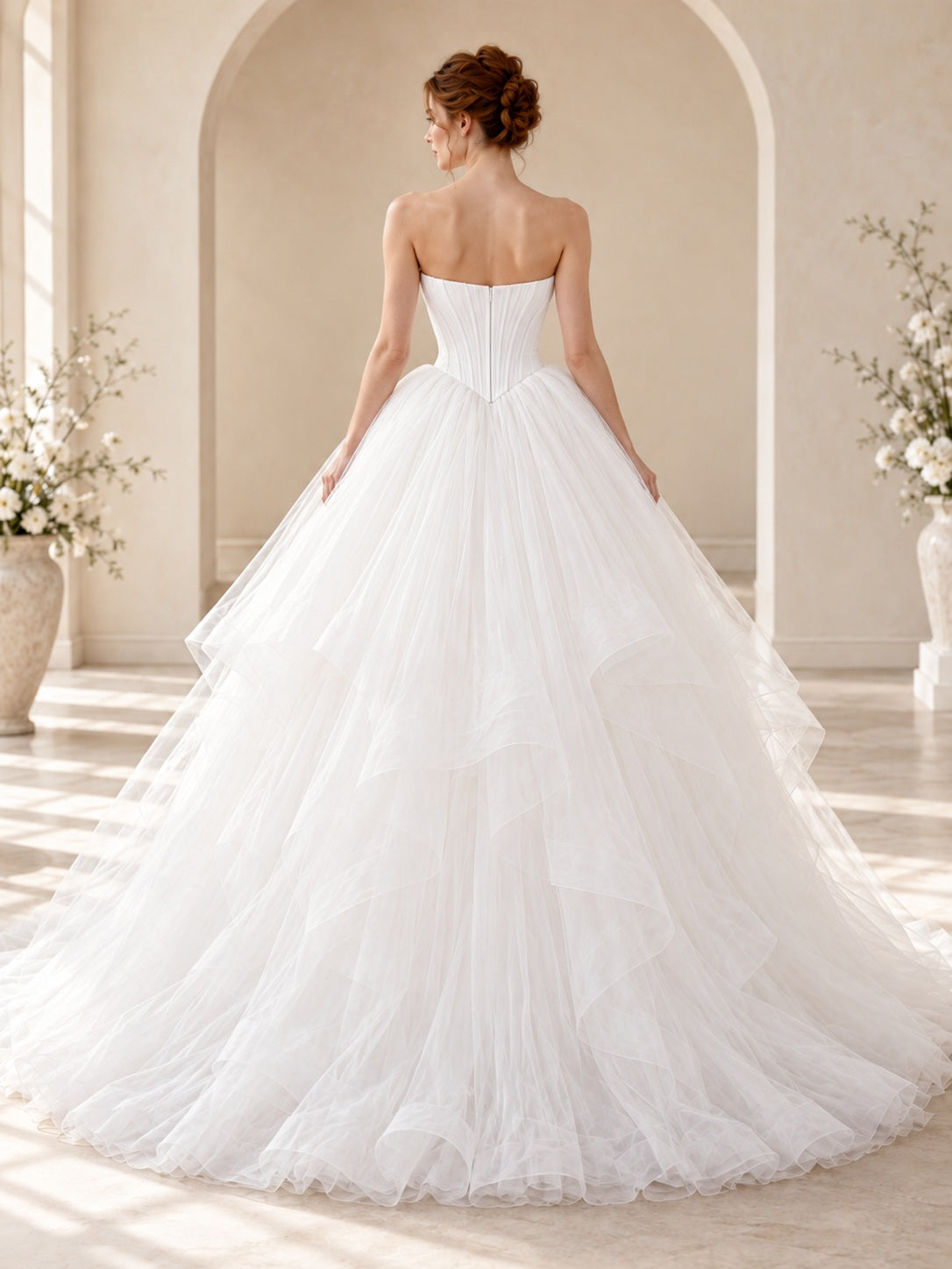 Robe de mariée de princesse bustier froncée à volants en tulle fluide