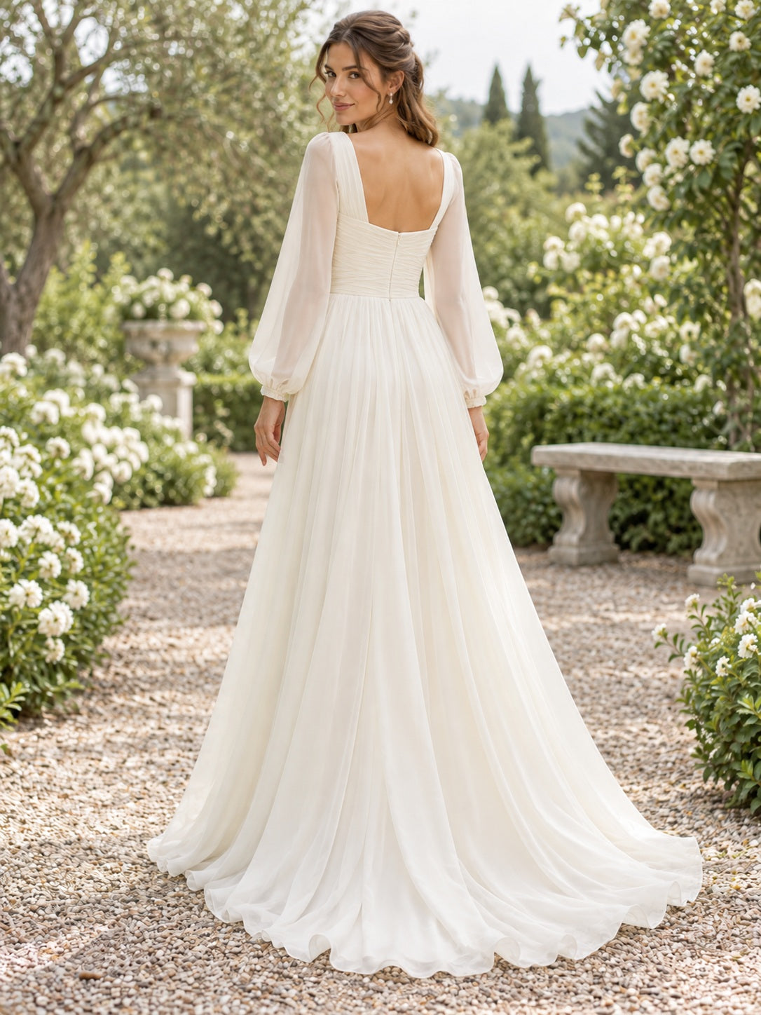 Robe de mariée simple et décontractée en mousseline, à manches longues, col bateau, froncée et coupe trapèze