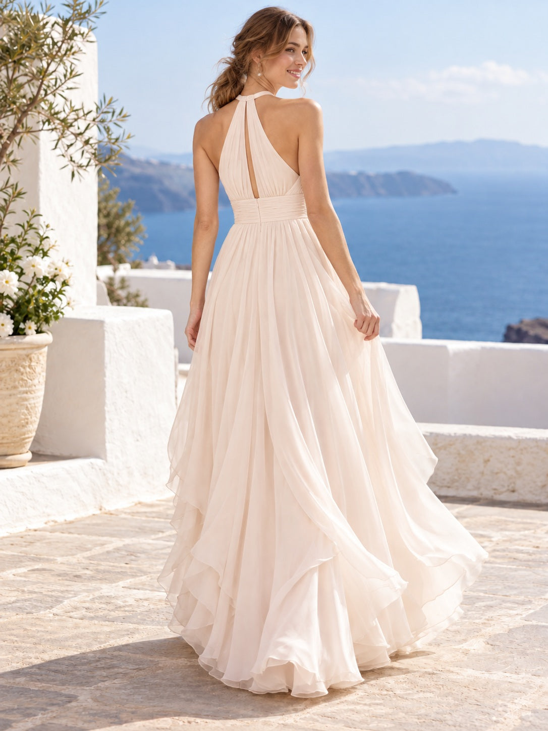 Robe de mariée décontractée en mousseline rose poudré, coupe trapèze, à col licou montant et volants