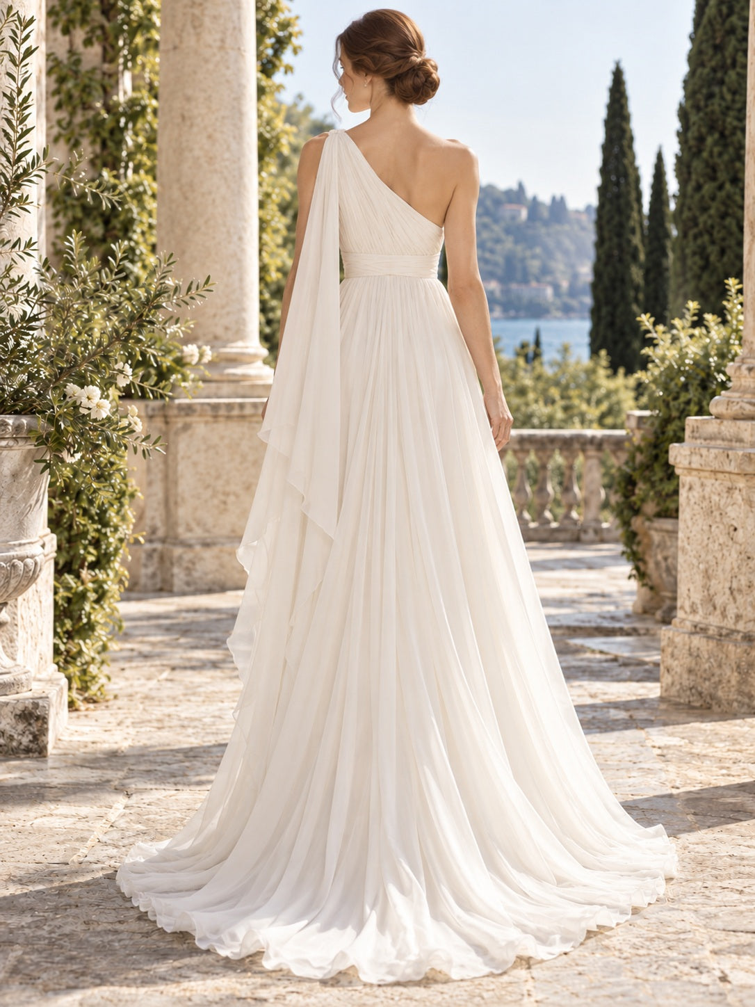 Schlichtes, elegantes One-Shoulder-Brautkleid aus fließendem Chiffon mit drapiertem Cape, A-Linie und Schleppe
