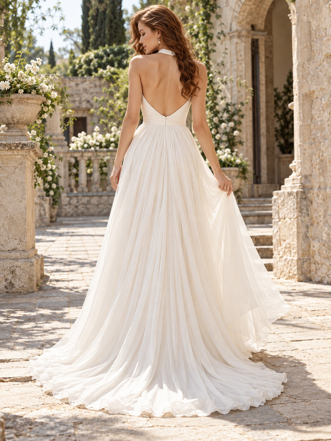 Einfaches sexy A-Linien-Brautkleid aus Chiffon mit Neckholder, V-Ausschnitt, Raffungen, Frontschlitz und Schleppe