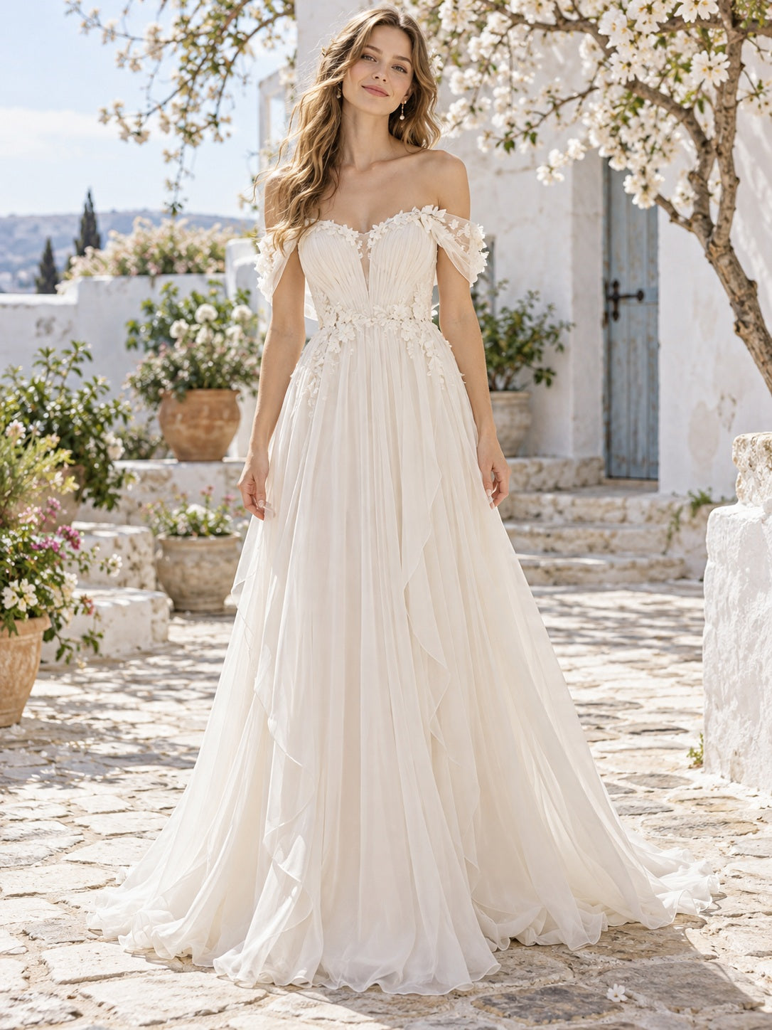 Vestido de novia de gasa y encaje en marfil, línea A, hombros descubiertos y escote corazón, manga corta y cola corta