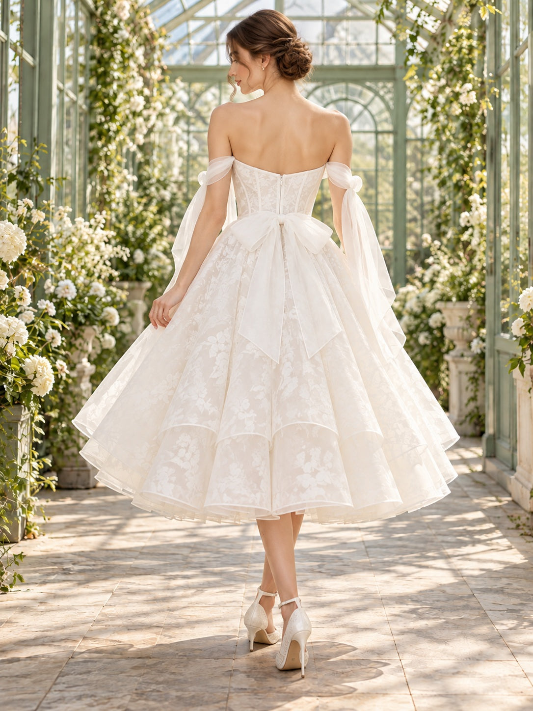Robe de mariée mi-longue en organza à fleurs, épaules dénudées, décolleté cœur, style printanier naturel, taille naturelle