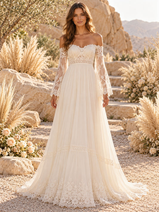 Vestido de novia de encaje y gasa en marfil, corte imperio, hombros descubiertos y escote corazón, manga larga y cola corta