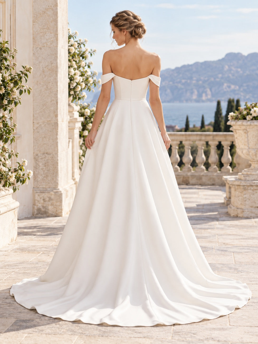 Schlichtes, schulterfreies, herzförmig ausgeschnittenes, plissiertes A-Linien-Brautkleid aus Satin mit ausladendem Schleppsaum