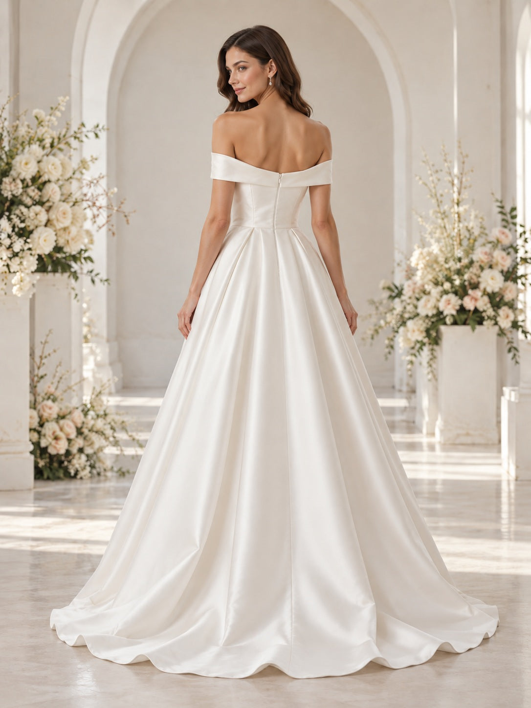 Robe de mariée structurée trapèze simple en satin plissé asymétrique à épaules dénudées