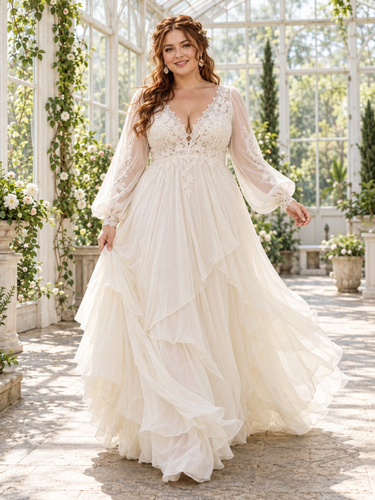 Robe de mariée grande taille trapèze en mousseline superposée à manches longues, col en V et dentelle