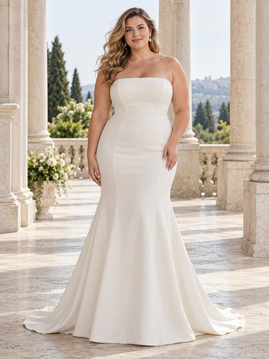 Vestido de novia en talla grande de satén en marfil, corte sirena, sin tirantes y cola corta