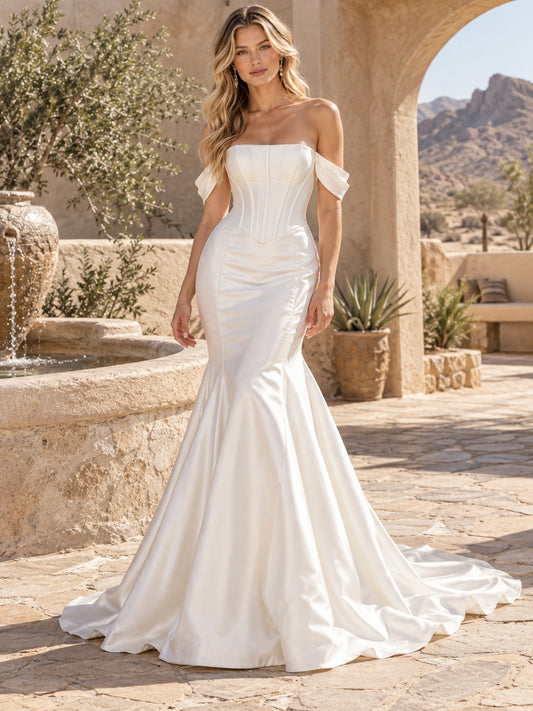 Vestido de novia de satén en marfil, corte sirena, hombros descubiertos, manga corta y cola capilla