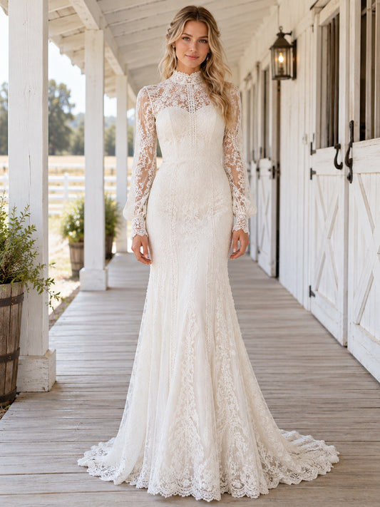 Vestido de novia de encaje en marfil, corte sirena, cuello alto, manga larga y cola corta