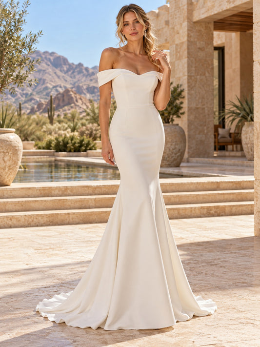 Vestido de novia de crepé en marfil, corte sirena, hombros descubiertos y escote corazón, manga corta y cola corta