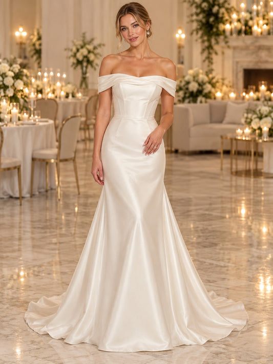 Vestido de novia de satén en marfil, corte sirena, hombros descubiertos y escote corazón, manga corta y cola corta