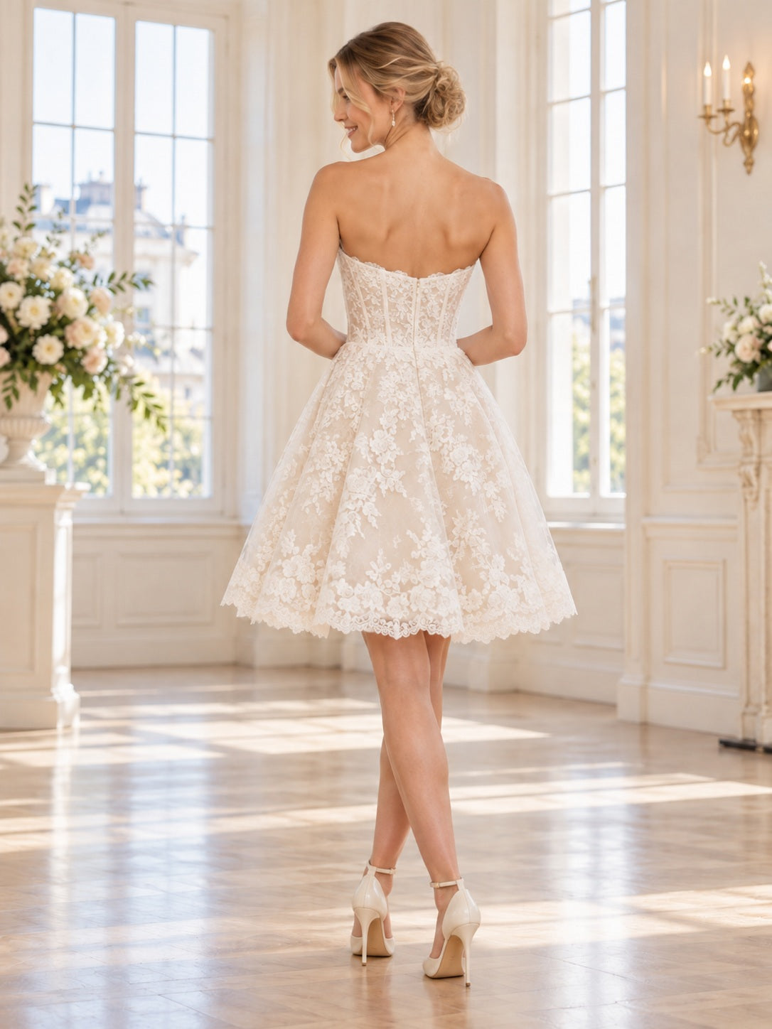 Robe de Mariage Civile Évasée en Dentelle Florale Bustier Coupe Cœur Longueur Genou