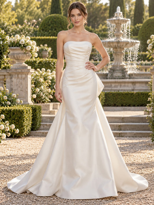 Robe de mariée de jardin bustier en satin drapé plissé fluide en coupe trapèze